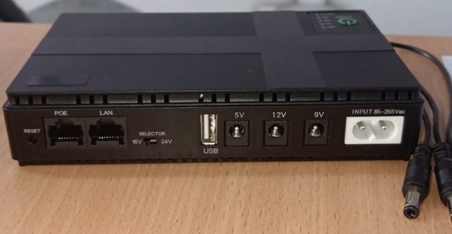 CARGA SIMULTÁNEA PARA: CELULAR, ROUTER DE INTERNET, PC/ DURACIÓN DE RESPALDO: 5 HORAS CONECTADO UN SOLO DISPOSITIVO/ CONECTIVIDAD SEGURA/ DISEÑO COMPACTO Y PORTÁTIL PERFECTO PARA: APAGONES, VIAJES, TRABAJO REMOTO, EMERGENCIAS, ETC 
